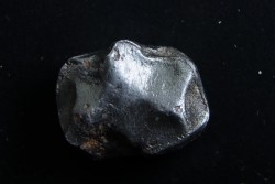 Météorite orientée: SIDERITE IIAB - SIKHOTE ALIN - Russie