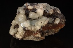 Fluorite et sidérite -  Jost-Christian Mine, Wolfsberg, Stolberg, Allemagne.
