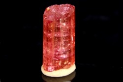 Tourmaline  rubellite - Pala, Californie - USA
