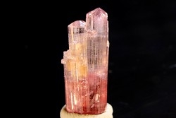 Tourmaline  rubellite - Pala, Californie - USA