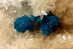 Cavansite sur stilbite - Wagholi, Poona, Maharashtra, Inde