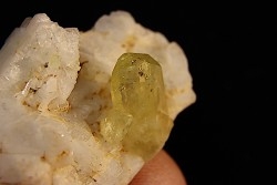 Brazilianite sur Albite - Minas Gerais - Brésil
