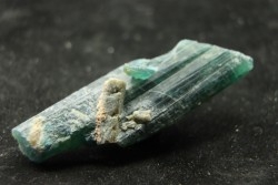 gros cristal de Grandidierite  Tranomaro, Madagascar