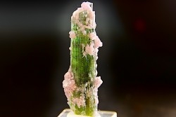 Tourmaline Elbaïte verte et rose - Intiga mine, Minas Gerais – Brésil