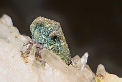 Pyrrhotite sur quartz - Akka, Maroc