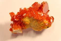 VANADINITE sur BARYTE// Mibladen, Morocco