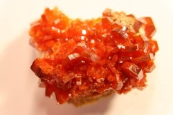 VANADINITE sur BARYTE- Mibladen, Maroc