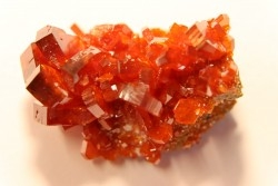 VANADINITE sur BARYTE// Mibladen, Morocco