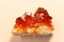 VANADINITE sur BARYTE// Mibladen, Morocco