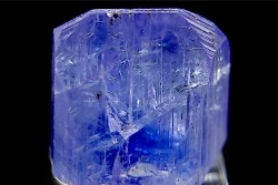ZOISITE var TANZANITE - Merelani Hills, Arusha Province, TANZANIE