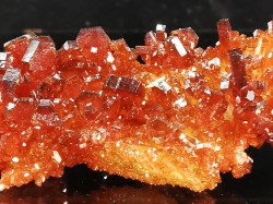 VANADINITE sur BARYTE// Mibladen, Morocco