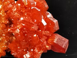 VANADINITE sur BARYTE - Mibladen, Maroc
