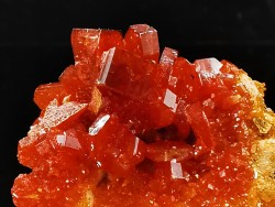 VANADINITE sur BARYTE// Mibladen, Morocco
