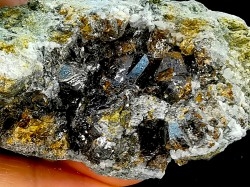 sphalerites orange avec quartz  haus Rappolstein vein,  Sainte Marie Aux Mines, Alsace - FRANCE