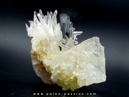 Quartz, Hubnerite, Fluorine from Peru